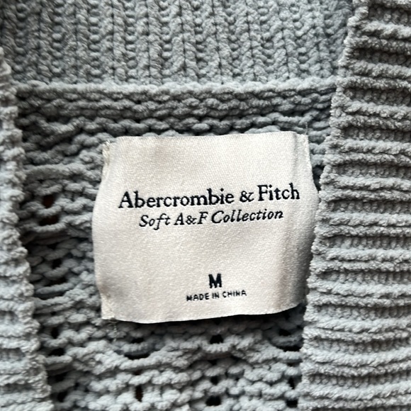 Abercrombie & Fitch Sweater - Size Medium - Picture 2 of 10